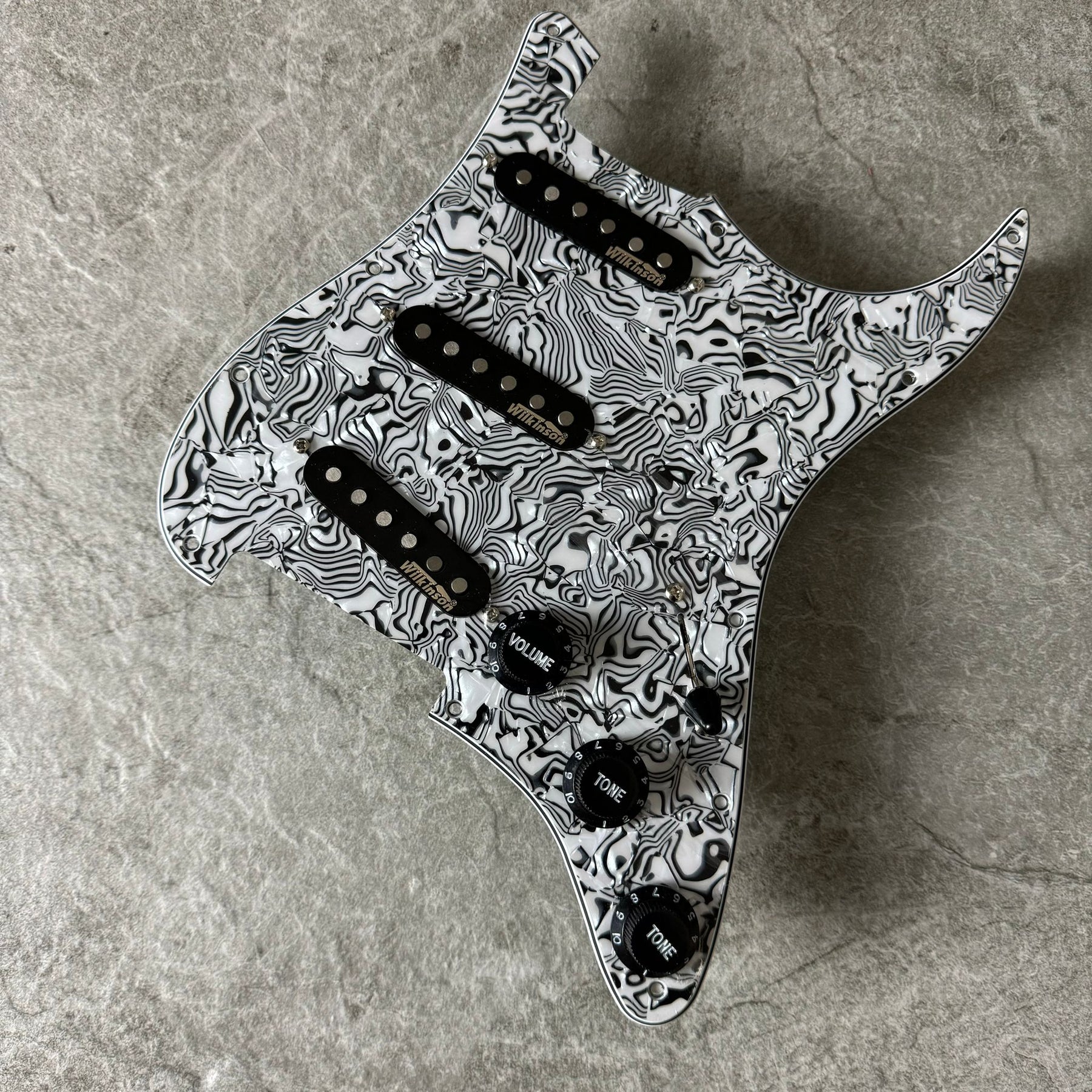 Wilkinson Prewired Stratocaster Loaded Pickguard – Zebra