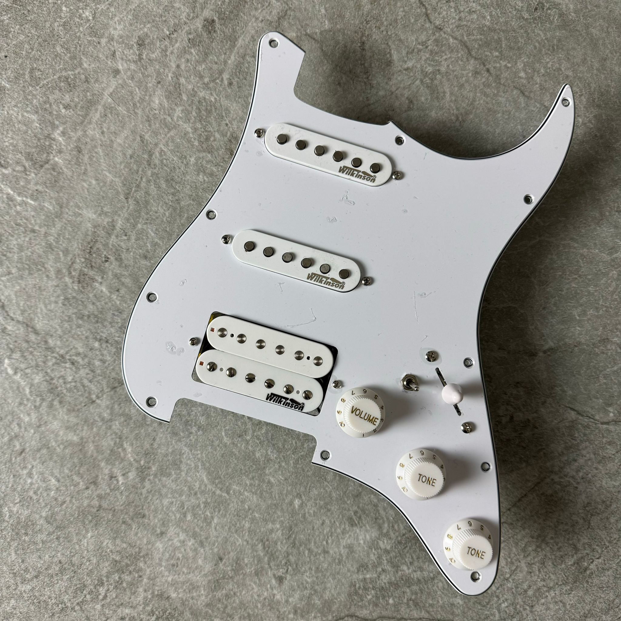 Wilkinson Prewired Stratocaster Loaded Pickguard HSS – White Dove