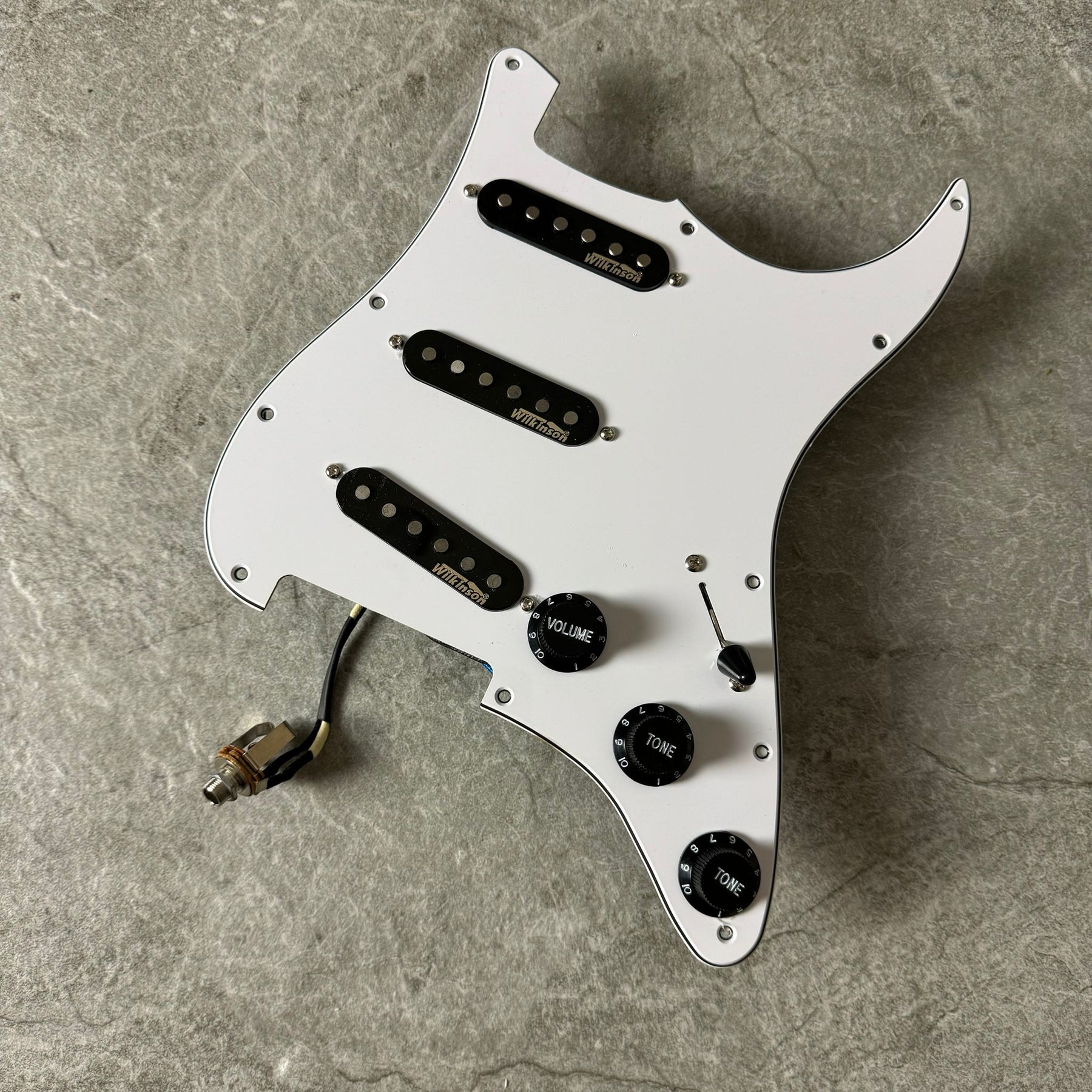 Wilkinson Prewired Strat Loaded Pickguard – SSS Dove