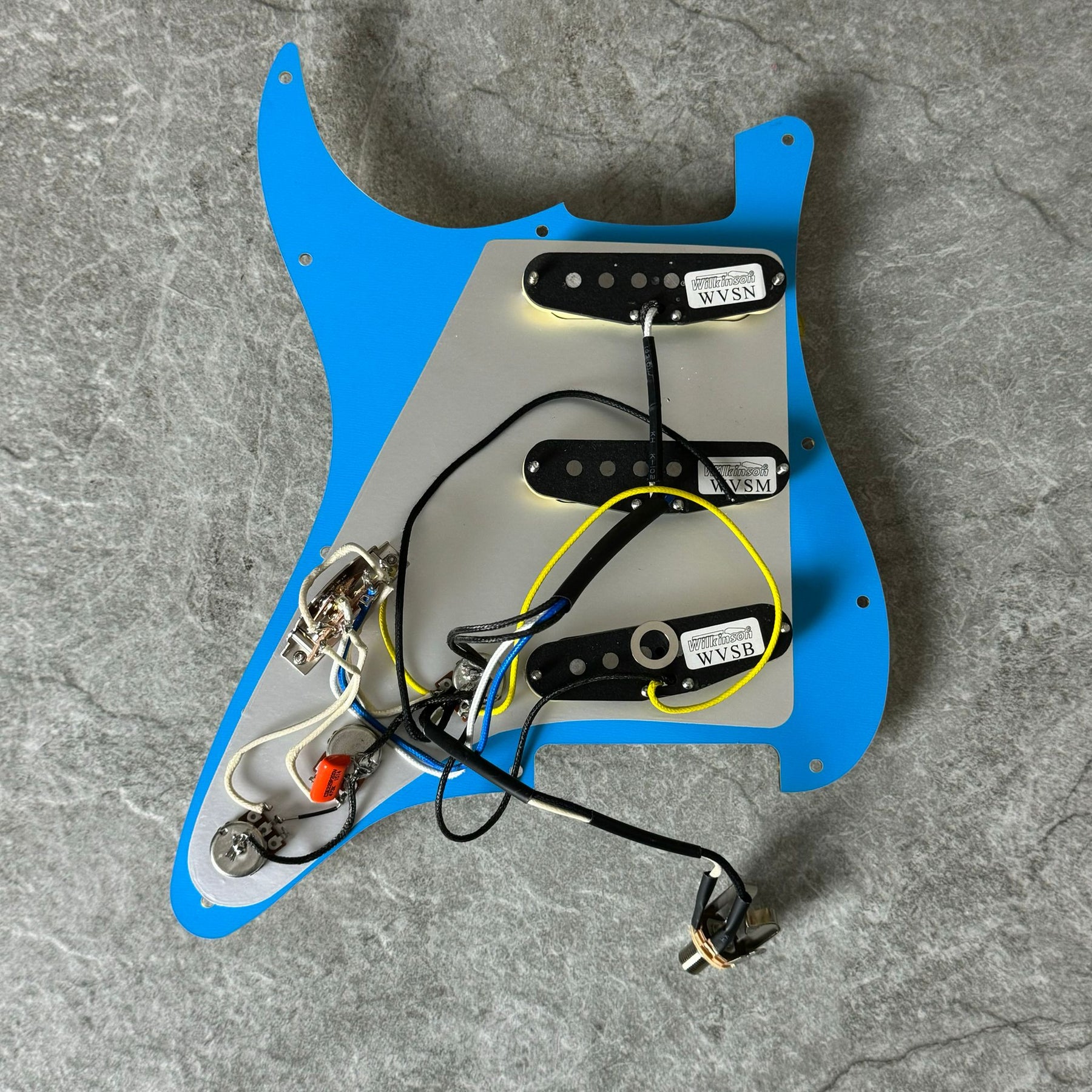 Wilkinson Prewired Strat Loaded Pickguard – Gold Mirror Acrylic