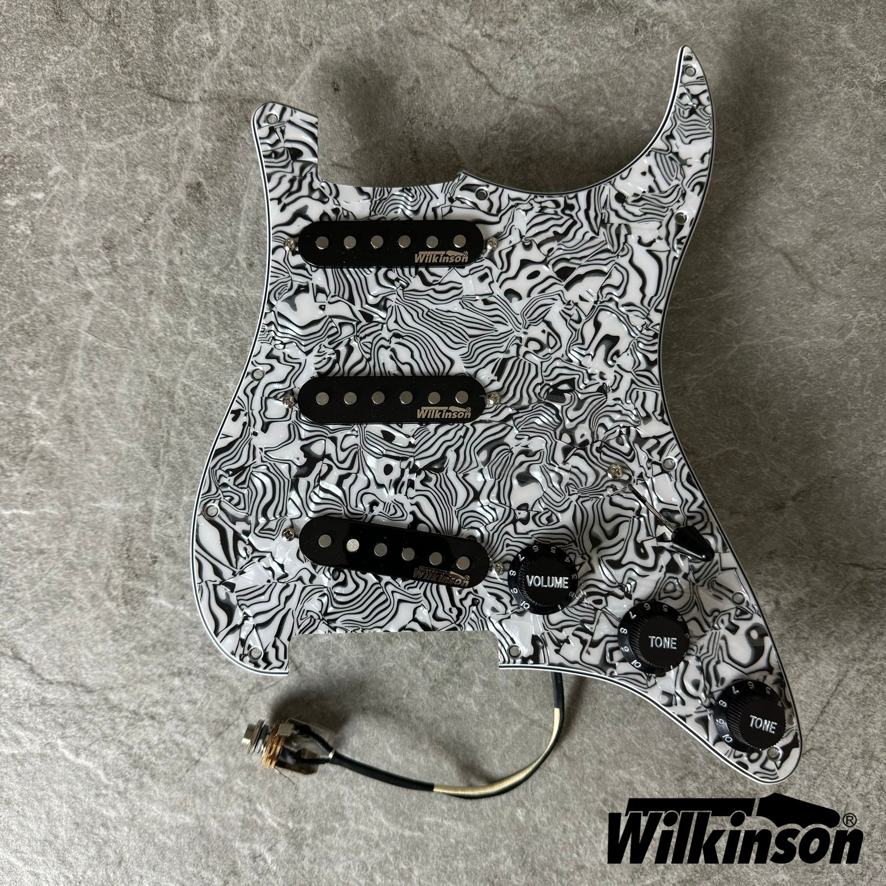 Wilkinson Prewired Stratocaster Loaded Pickguard – Zebra