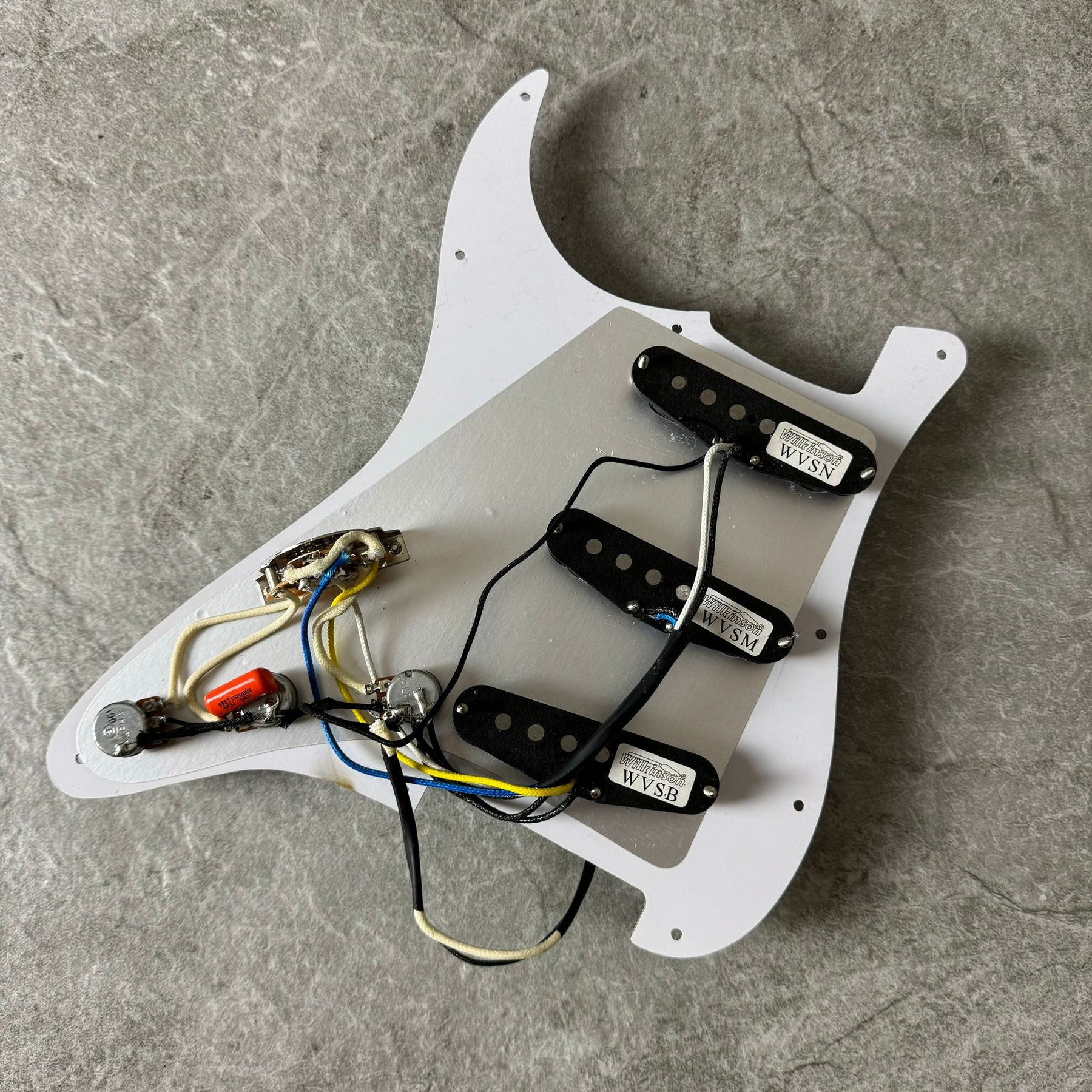 Wilkinson Prewired Strat Loaded Pickguard – SSS Dove