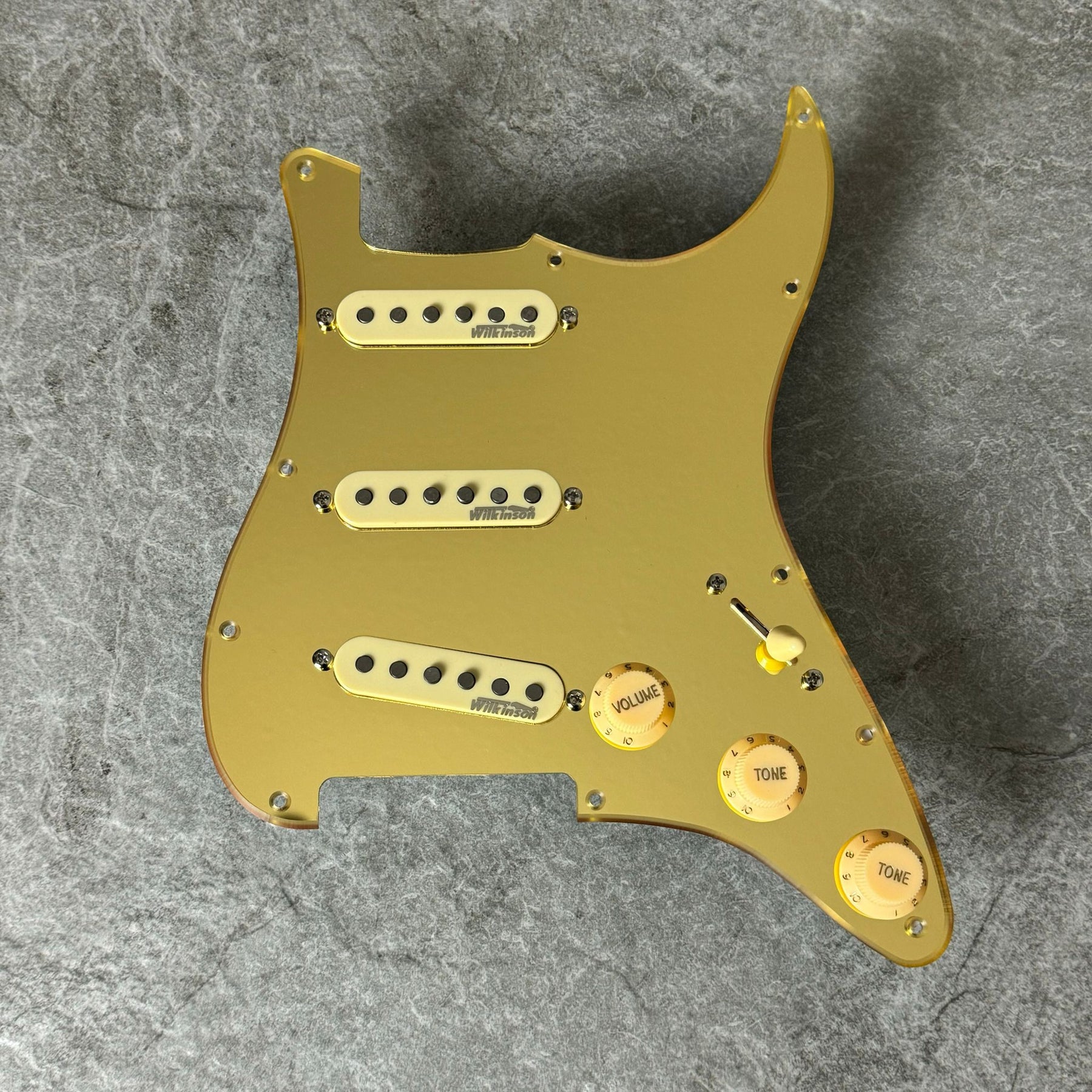 Wilkinson Prewired Strat Loaded Pickguard – Gold Mirror Acrylic