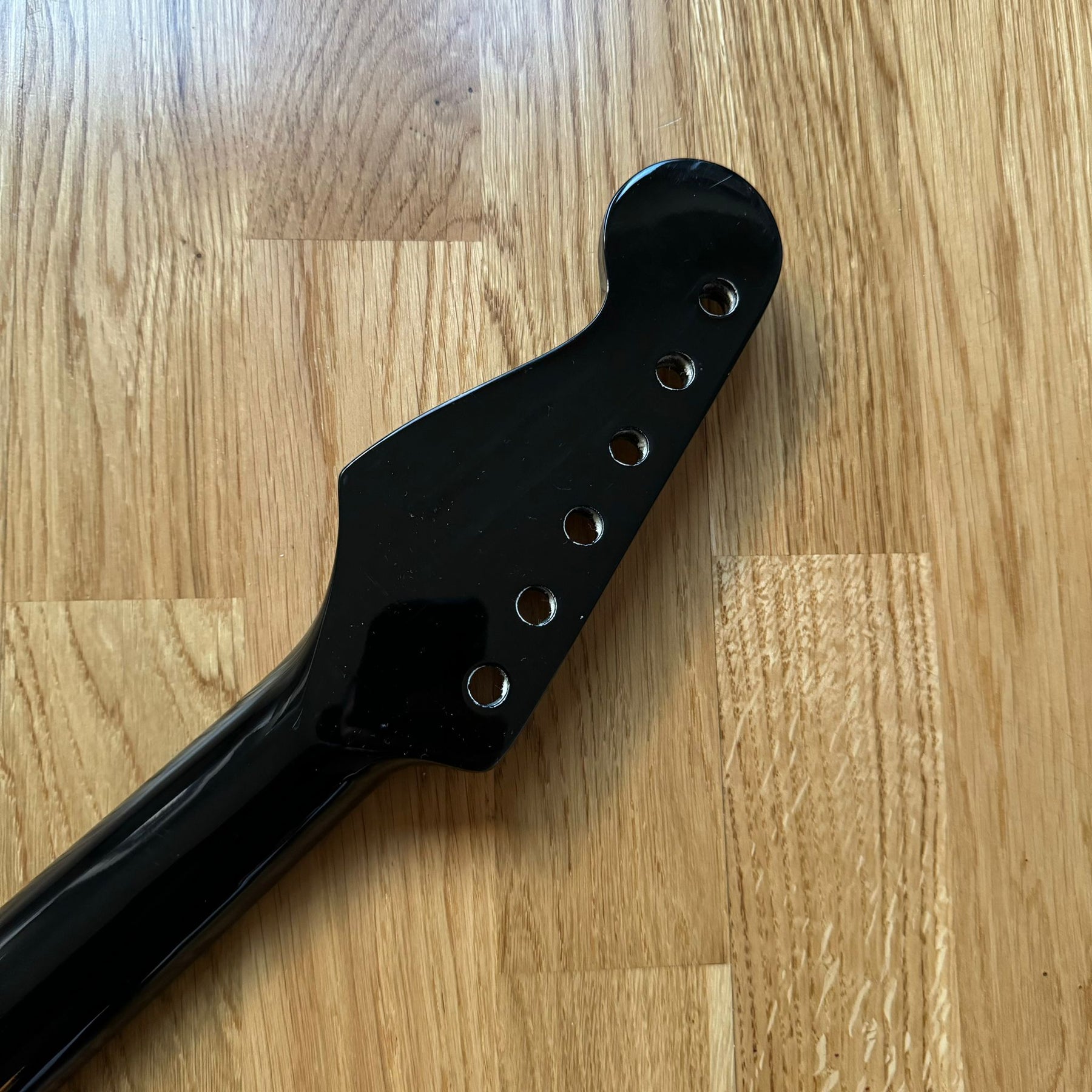 Stratocaster Replacement Guitar Neck - 22 Fret, Black. (B-Stock)