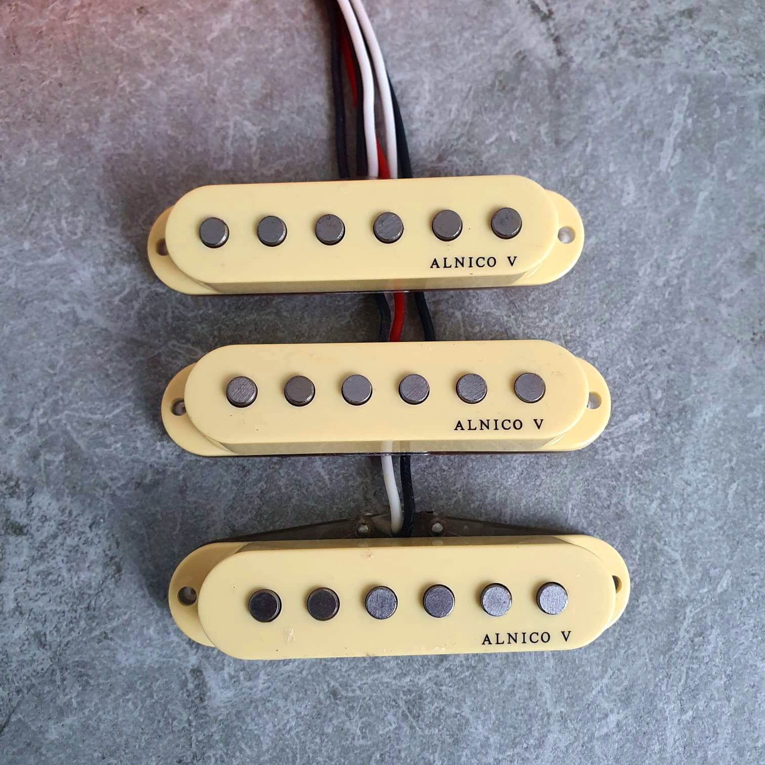 Stratocaster Alnico V Pickups SSS Set | Falkonguitars