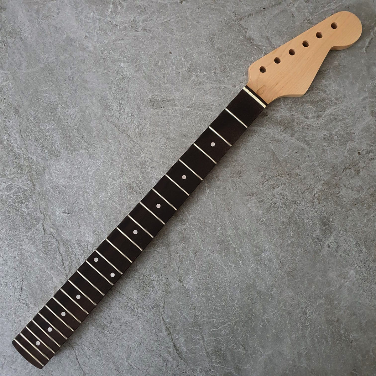 Stratocaster Gitarrhal 22 fret – Rosewood Fingerboard!