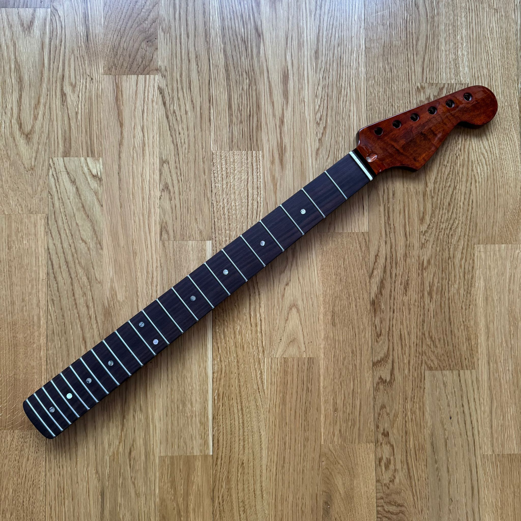 Strat Electric Guitar Neck - Tiger Flame Rosewood, 22 Frets (B-Stock)