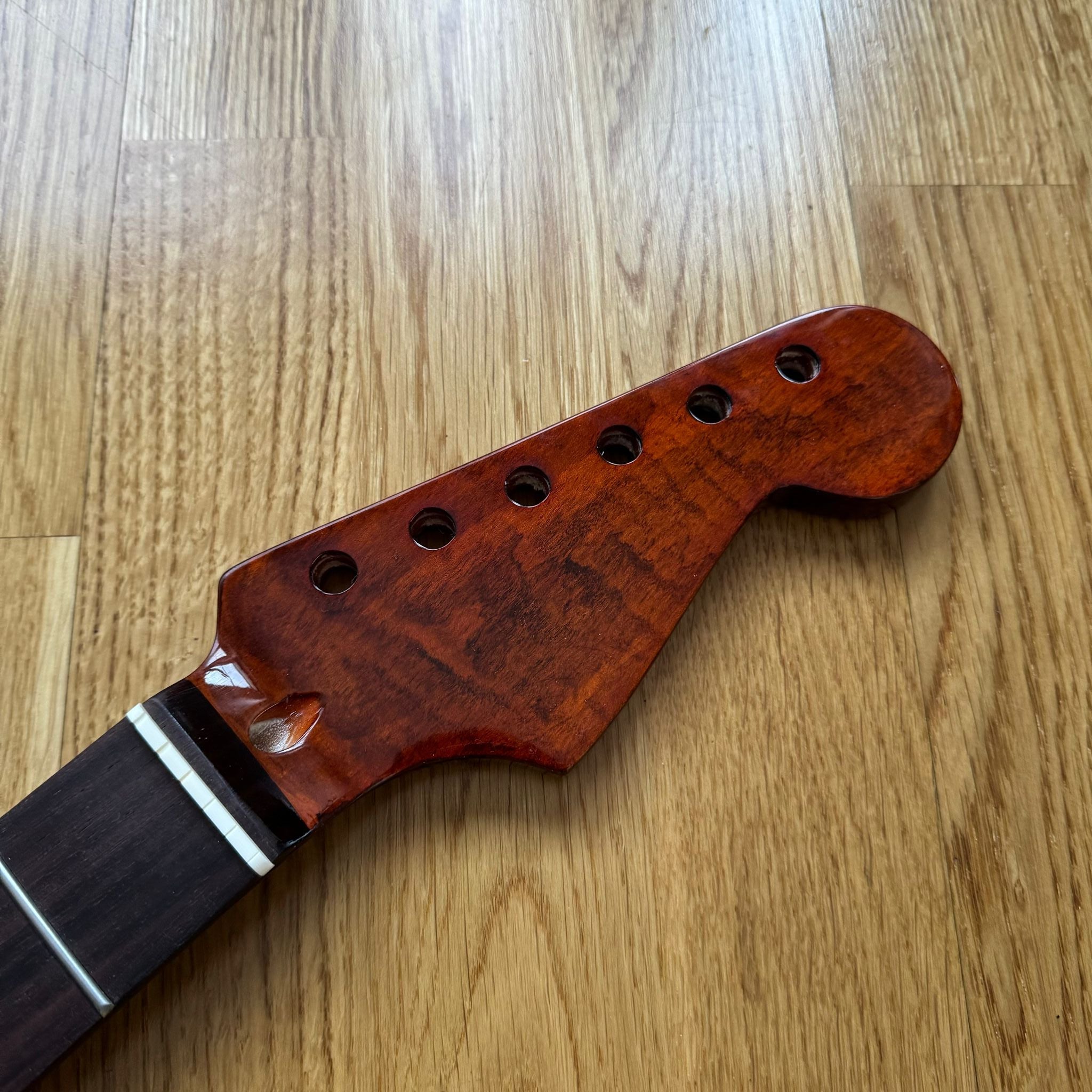 Strat Electric Guitar Neck - Tiger Flame Rosewood, 22 Frets (B-Stock)