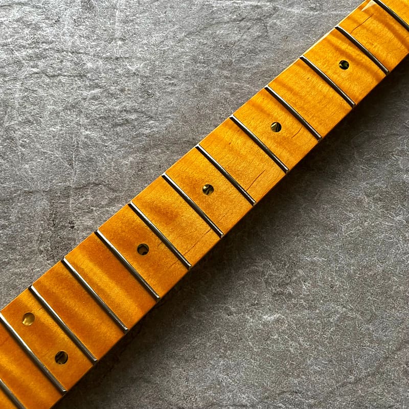 Begränsad upplaga högerhänt Strat elgitarr Yellow Flame Maple Neck 21-Fret