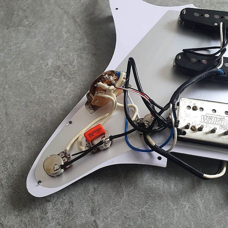 Wilkinson Prewired Stratocaster Loaded Pickguard SSH! Grädde