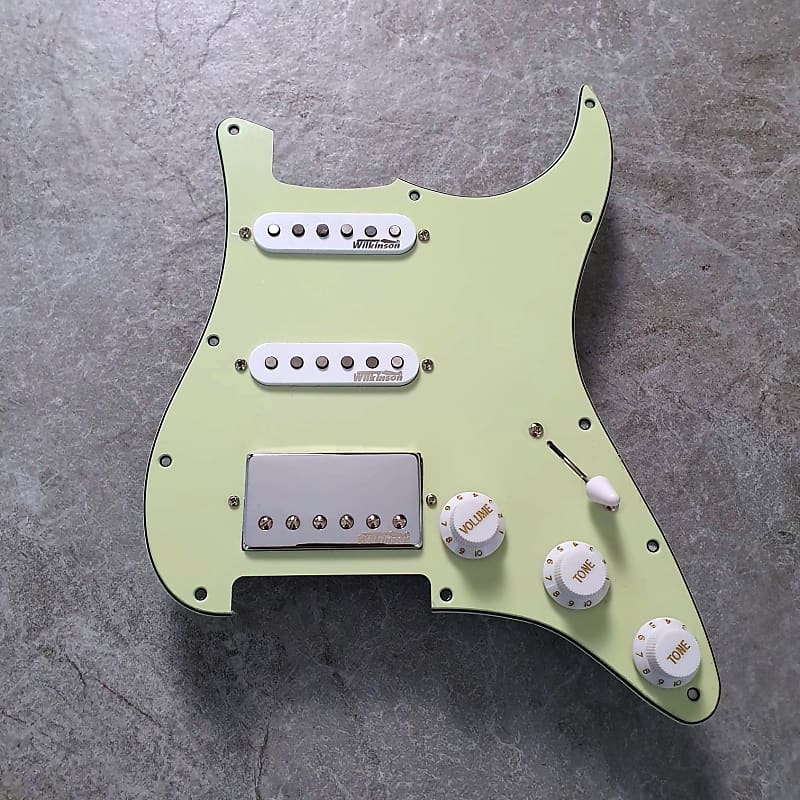 Wilkinson Prewired Stratocaster Loaded Pickguard SSH! Grädde