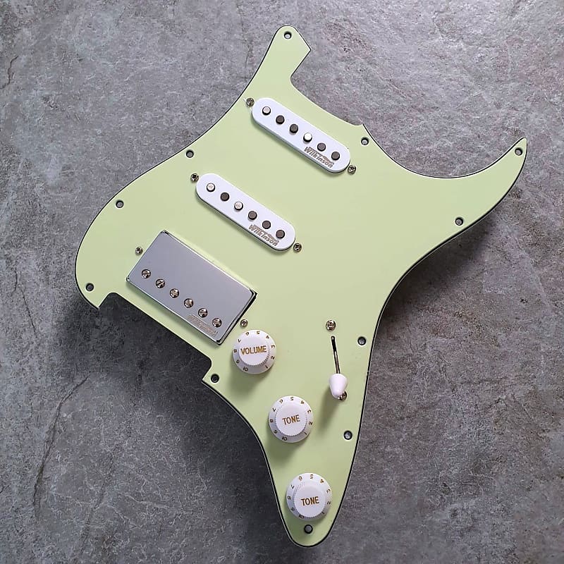 Wilkinson Prewired Stratocaster Loaded Pickguard SSH! Grädde