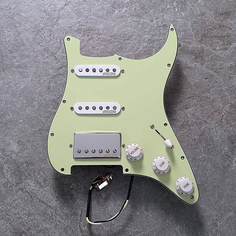 Wilkinson Prewired Stratocaster Loaded Pickguard SSH! Grädde